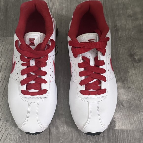 NEW Womens Nike SHOX Classic II Size 7 White and Red - Rare - NIB - Picture 2 of 4